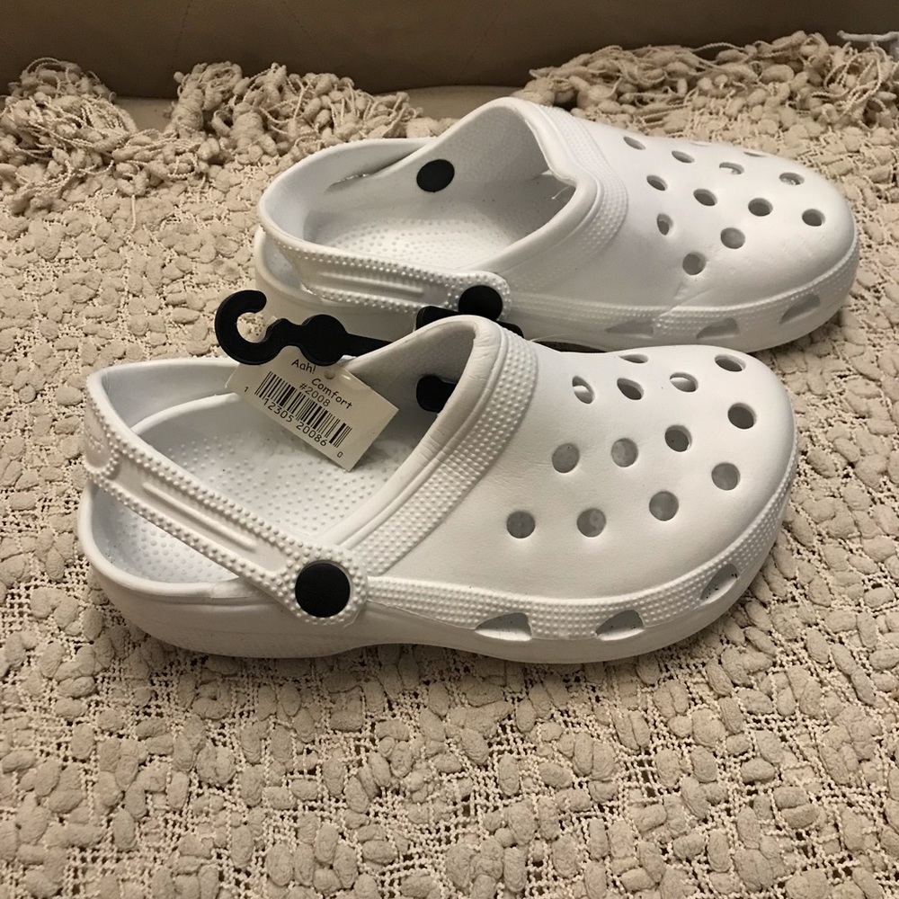 Slippers - Picture 2 of 3